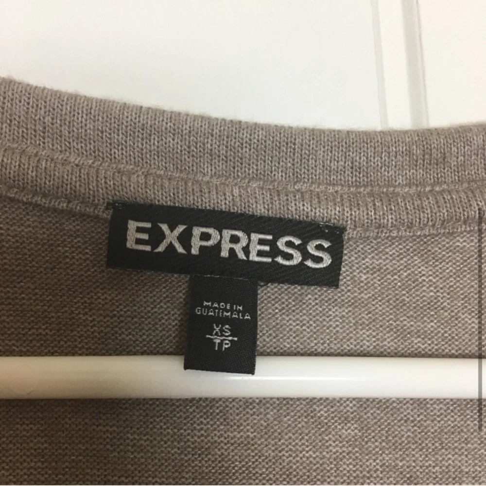 Express High Low V Neck Top Size XS - Picture 3 of 4